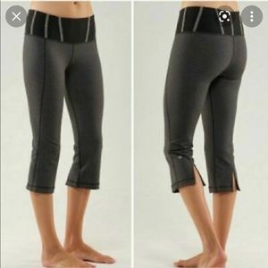Lululemon tadasana slit crop gray & black Size 6 Good Condition